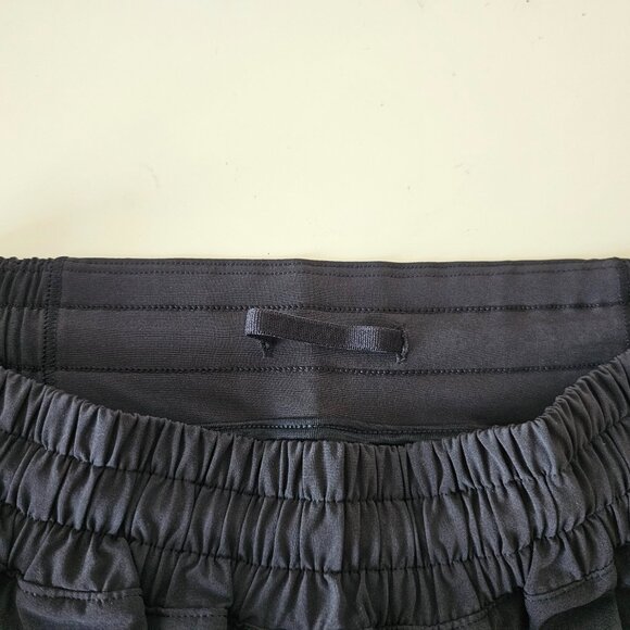NWT LULULEMON Black Hotty Hot Low Rise 4" Shorts Lined 6 - Picture 5 of 8